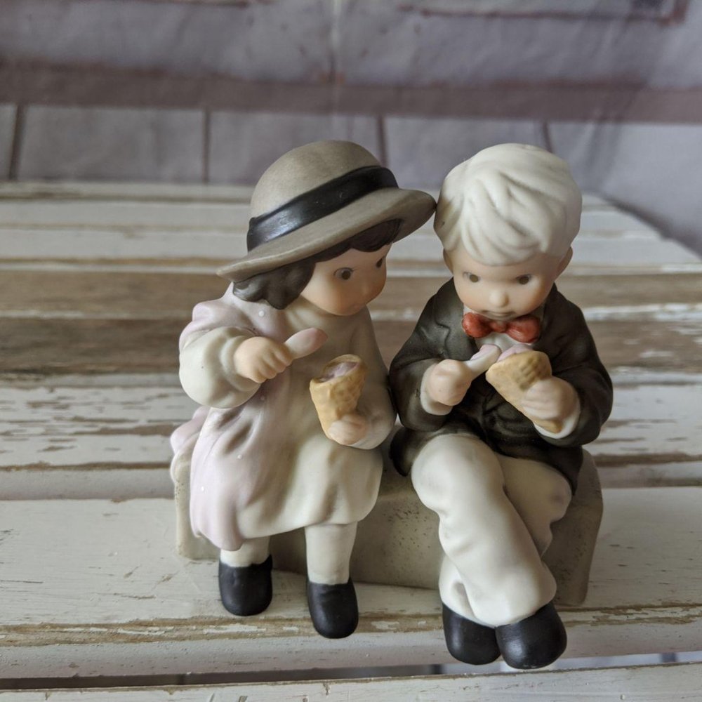 Vtg Enesco 1999 Kim Anderson LOVE IS‎ THE SWEETEST